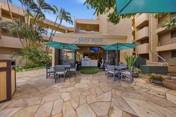 Paki Maui 120 | King Bed, Garden Lanai & Oceanfront Pool.