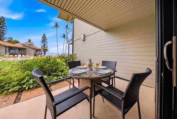 Lanai with seating