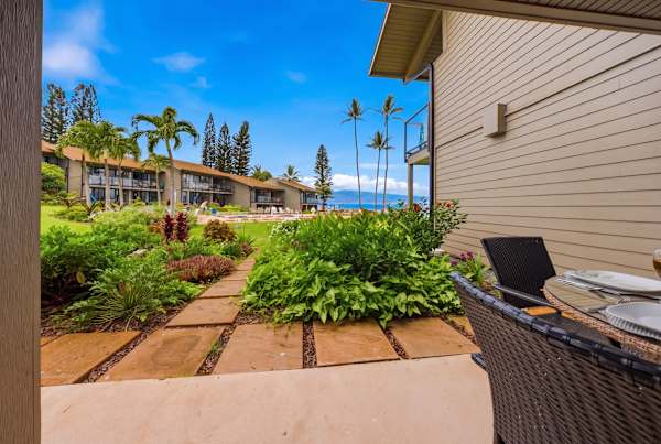 Lanai with seating