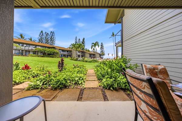 Lanai with seating