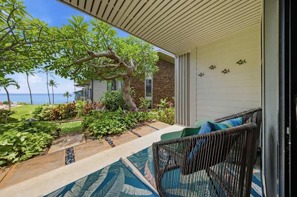 Lanai with seating.