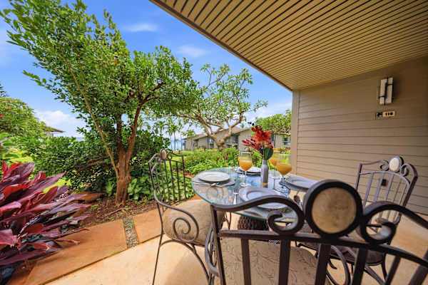 Lanai with seating.