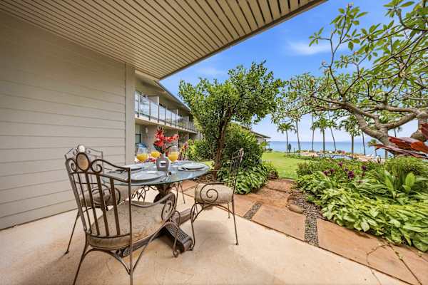 Lanai with seating.
