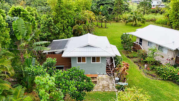 Island Rainforest Grove - Two comfortable homes on one spacious lot that are close to beaches and waterfalls!
