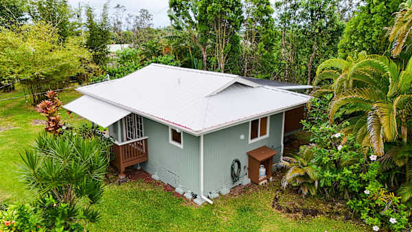 Island Rainforest Grove - Two comfortable homes on one spacious lot that are close to beaches and waterfalls!