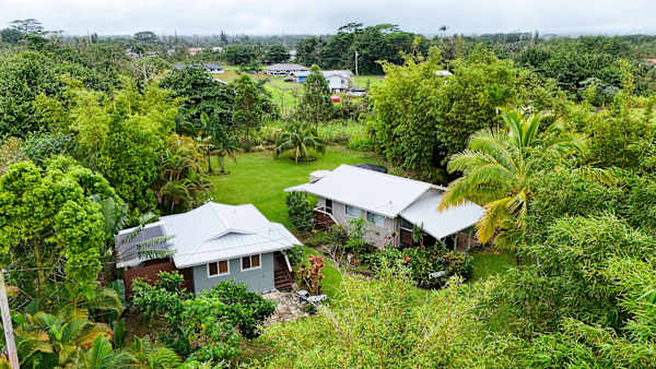 Island Rainforest Grove - Two comfortable homes on one spacious lot that are close to beaches and waterfalls!