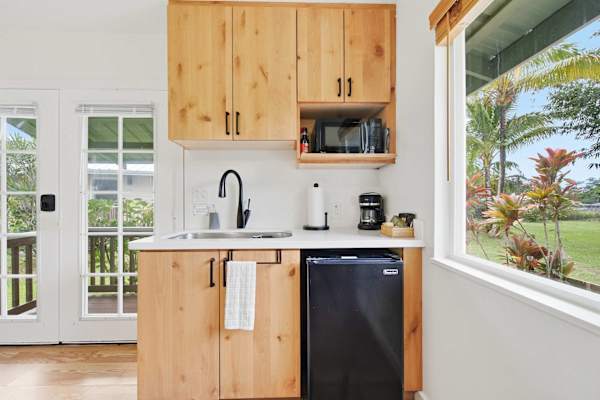 Island Rainforest Grove - Two comfortable homes on one spacious lot that are close to beaches and waterfalls!