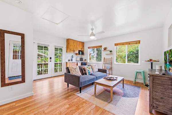 Island Rainforest Grove - Two comfortable homes on one spacious lot that are close to beaches and waterfalls!