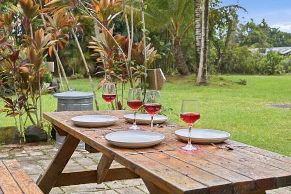 Island Rainforest Grove - Two comfortable homes on one spacious lot that are close to beaches and waterfalls!