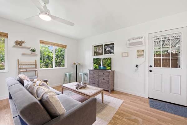 Island Rainforest Grove - Two comfortable homes on one spacious lot that are close to beaches and waterfalls!