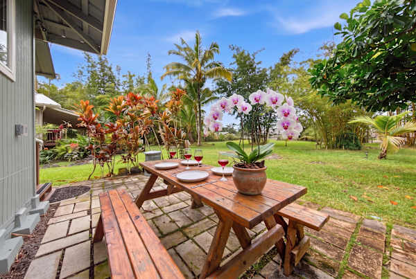 Island Rainforest Grove - Two comfortable homes on one spacious lot that are close to beaches and waterfalls!