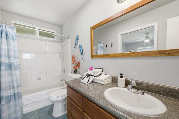 Island Rainforest Grove - Two comfortable homes on one spacious lot that are close to beaches and waterfalls!