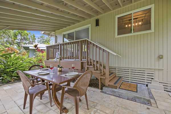 Island Rainforest Grove - Two comfortable homes on one spacious lot that are close to beaches and waterfalls!