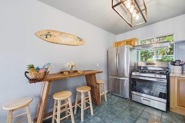 Island Rainforest Grove - Two comfortable homes on one spacious lot that are close to beaches and waterfalls!