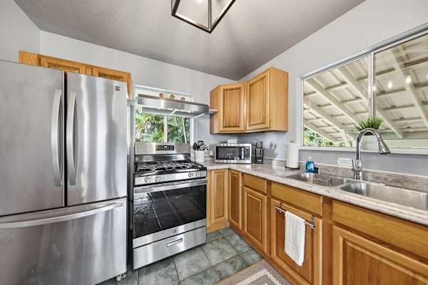 Island Rainforest Grove - Two comfortable homes on one spacious lot that are close to beaches and waterfalls!