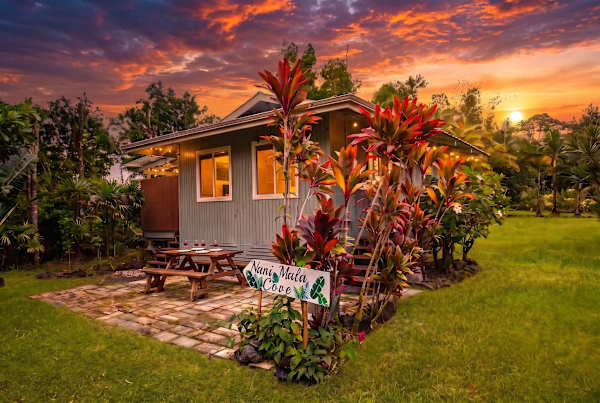 Island Rainforest Grove - Two comfortable homes on one spacious lot that are close to beaches and waterfalls!