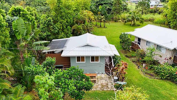 Island Rainforest Grove - Two comfortable homes on one spacious lot that are close to beaches and waterfalls!