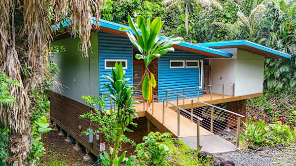 Tranquil Island Escape at Kehena Beach