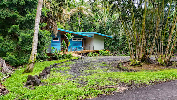 Tranquil Island Escape at Kehena Beach