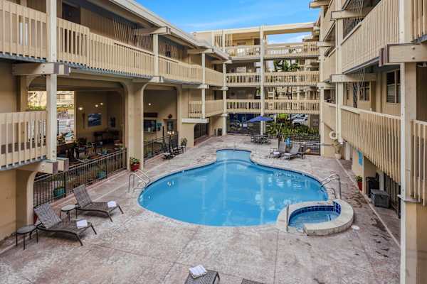 Refreshing Courtyard Pool And Spa Steps From Your Door