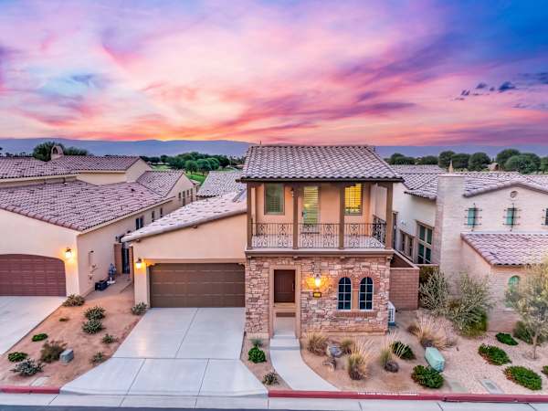 Exclusive Escape: Poolside Luxury near Scenic Golf
