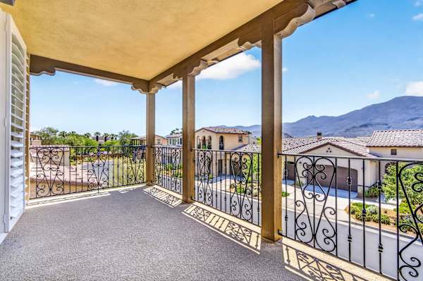 Exclusive Escape: Poolside Luxury near Scenic Golf