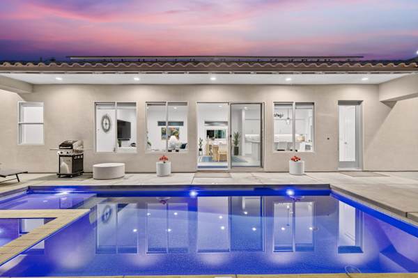 El Encanto: EV Charger, Pool, Spa & BBQ