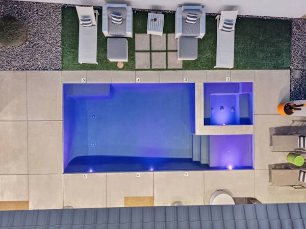 El Encanto: EV Charger, Pool, Spa & BBQ
