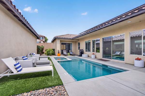 El Encanto: EV Charger, Pool, Spa & BBQ