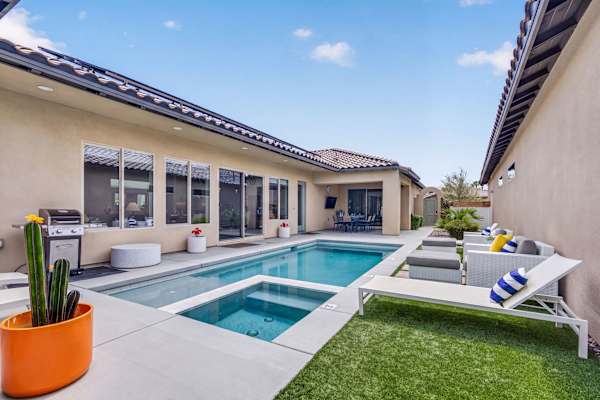 El Encanto: EV Charger, Pool, Spa & BBQ