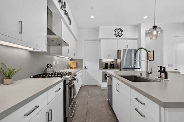 El Encanto: EV Charger, Pool, Spa & BBQ