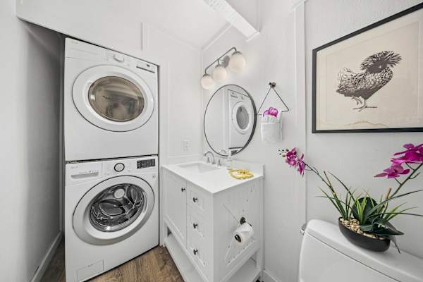 Full secondary bathroom with laundry 