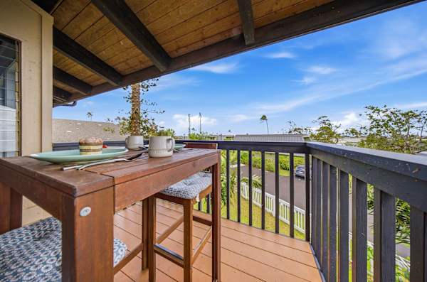 Open lanai with beautiful views 