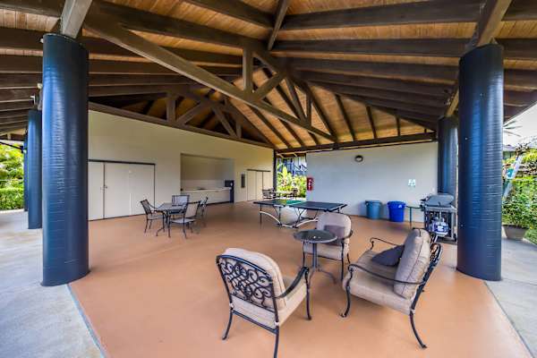 Community seating on Mauna Kai grounds
