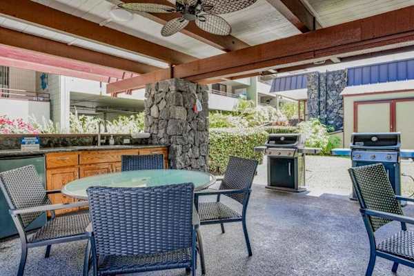 Covered outdoor BBQ & dining area