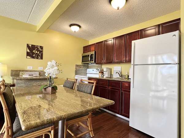 Dining area for 4!
