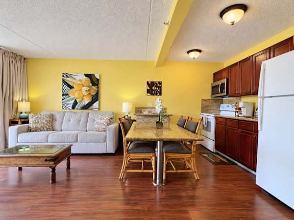 You full kitchen with dining area for 4