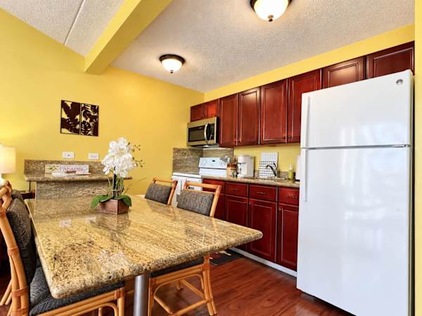 Dining area for 4!