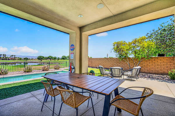 Desert Chill: Pool & Spa at PGA West Stadium