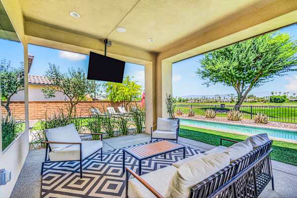 Desert Chill: Pool & Spa at PGA West Stadium