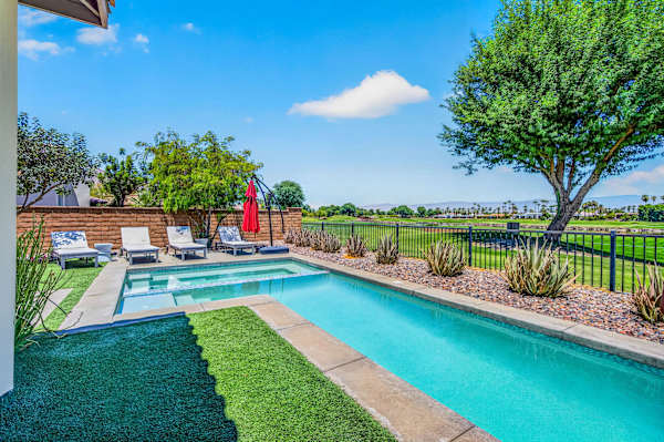 Desert Chill: Pool & Spa at PGA West Stadium