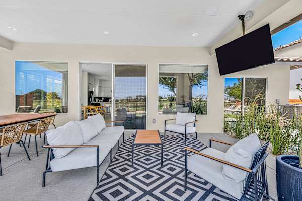Desert Chill: Pool & Spa at PGA West Stadium