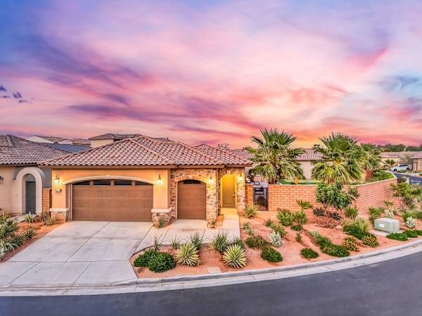 PGA West: Your Poolside & Fire Pit Haven
