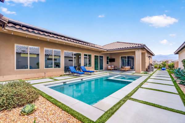 Golfers' Paradise: Pool, Spa, EV Charger