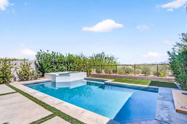 Palladium Palace: Pool+Spa, EV Charger, Miralon!