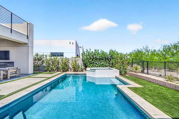Palladium Palace: Pool+Spa, EV Charger, Miralon!