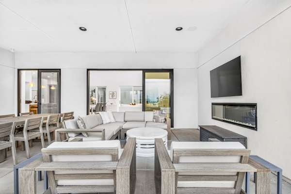 Palladium Palace: Pool+Spa, EV Charger, Miralon!