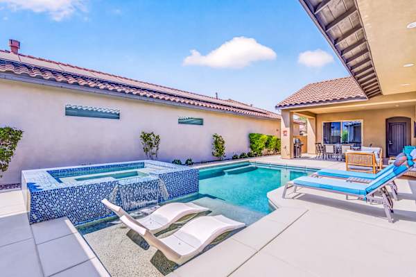 Exclusive Oasis: Pool, Spa & Golf Access