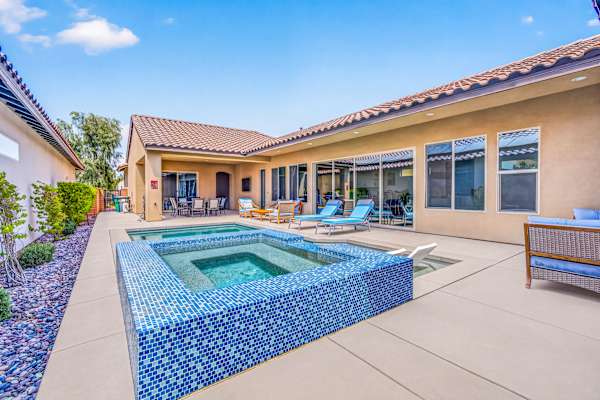 Exclusive Oasis: Pool, Spa & Golf Access