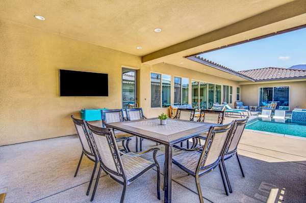 Exclusive Oasis: Pool, Spa & Golf Access